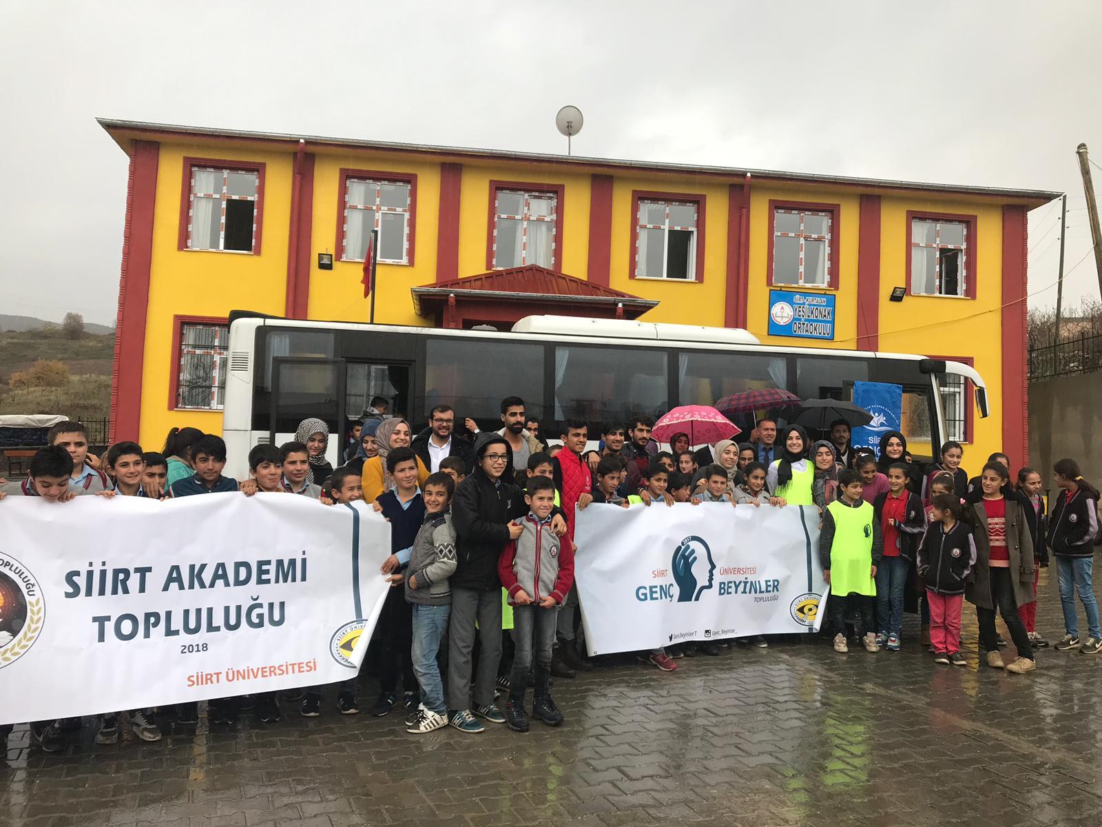 Genç Beyinler ve Siirt akademi topluluklarıyla Yeşilkonak Köy okulu ziyareti